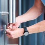 התקנת צילינדר מותאם ומוגן פריצה לדלת חוסם