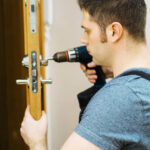 מתקין דלתות בכרמיאל