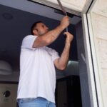 תיקון דלתות בעפולה והעמקים באייל לוק 24/7 קיצור דלתות ממ"ד בעפולה והתאמה לפרקט בחיתוך מדויק